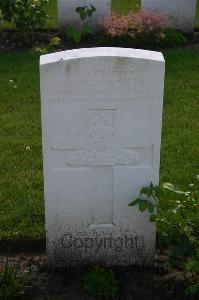 Dozinghem Military Cemetery - Stewart, William